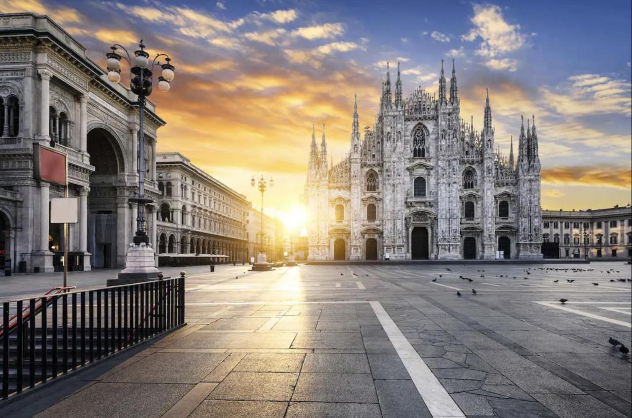 Lussuoso Attico Con Garage Gratis Vicino Al Duomo E Allo Ieo Мілан Екстер'єр фото